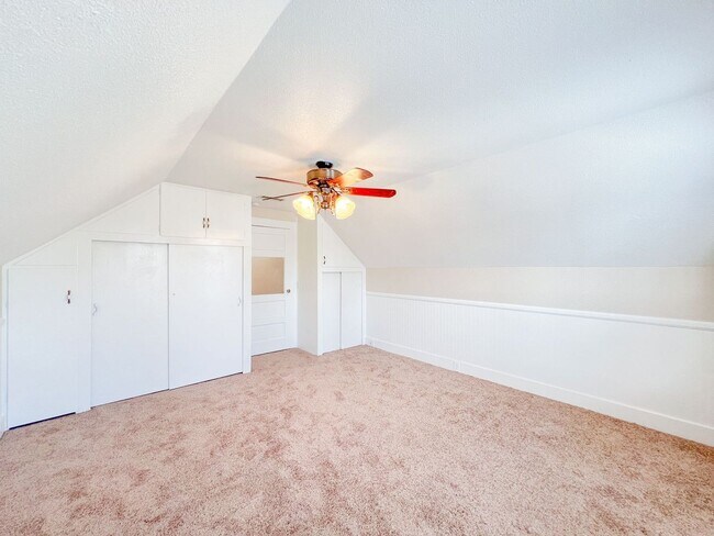 Building Photo - Los Alamitos 4 Bed 2 Bath House - 2 Car Gar - Wood Flooring - Huge Yard - Cute!!!