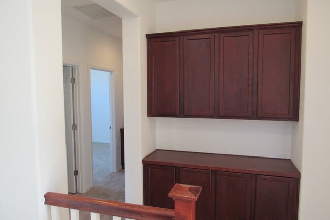 Building Photo - Gorgeous 4 Bed/2.5 Bath in Perfect Pittsburg Location