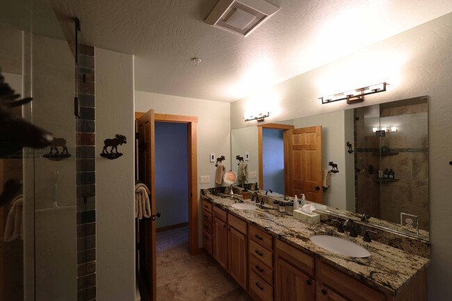 Building Photo - Big Sky 3 Bed 3 Bath Condo
