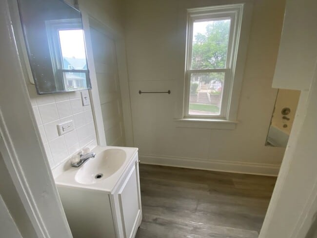 Building Photo - LEASE TO OWN $1,300 MO