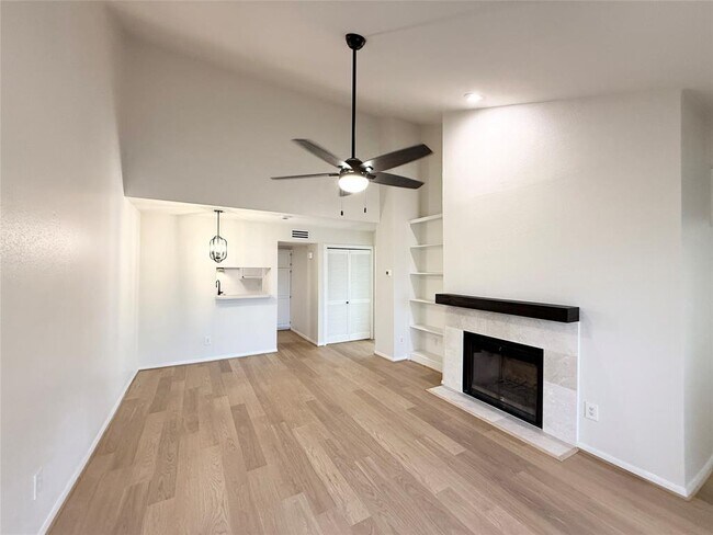 Building Photo - 1860 White Oak Dr