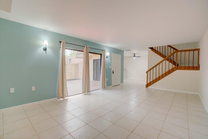Building Photo - 904 9th Ct
