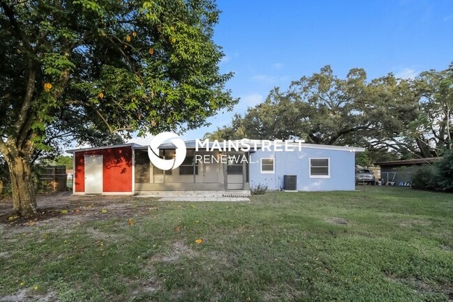 Building Photo - 4 Bedroom Pet-Friendly Home in Orlando, FL with Main Street Renewal