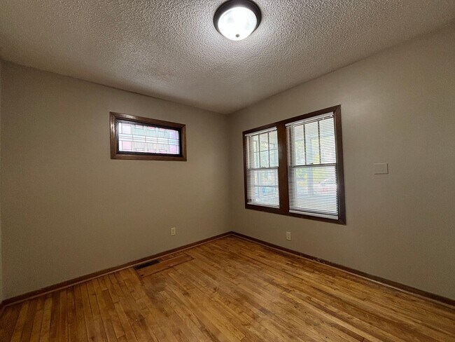Building Photo - Single Family Home located south of Como Park! Apply TODAY!