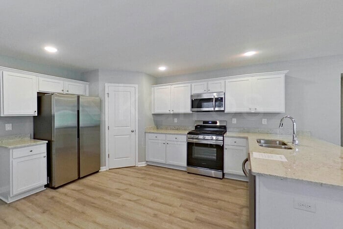 Building Photo - 395 Angela St