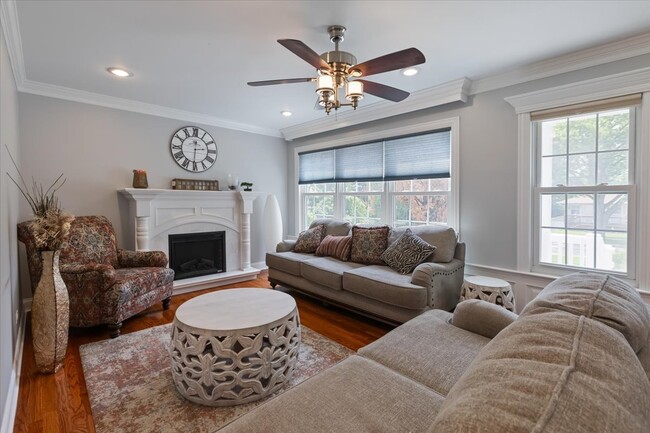 Building Photo - 927 S Charlotte St