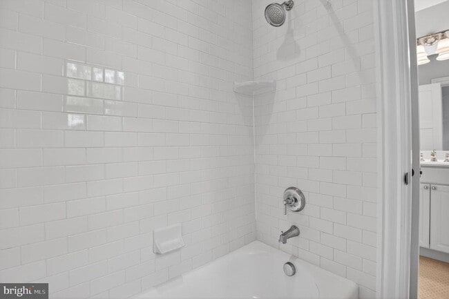 Building Photo - 5718 Huntington Pkwy