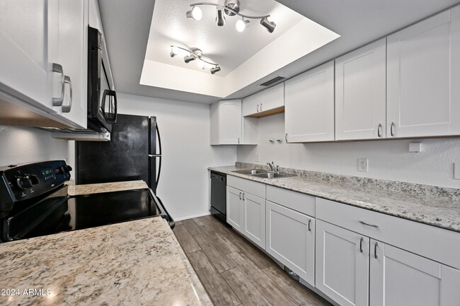 Building Photo - 1321 N 84th Pl