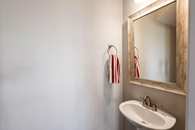 Building Photo - 3580 Hilltop Trl