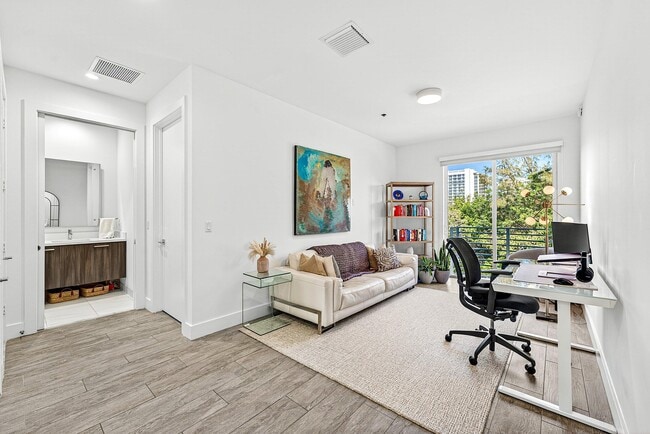 Building Photo - 1034 NE 18th Ave