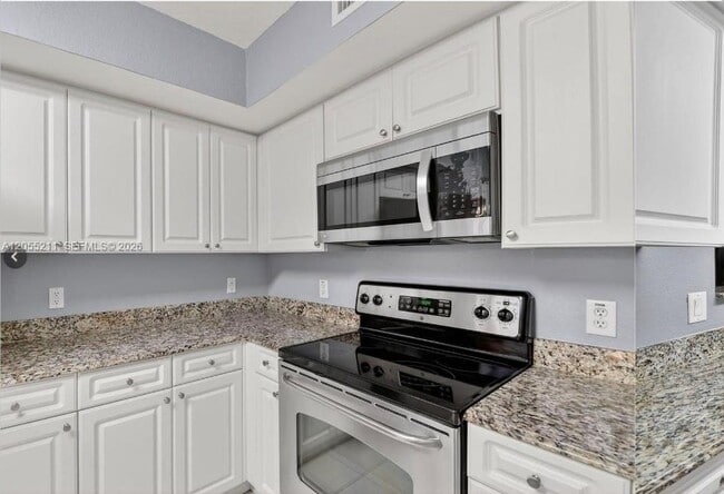 Building Photo - 6769 Heritage Grande