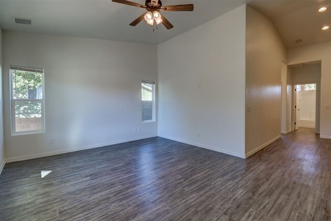 Building Photo - 8346 Florentine Rd