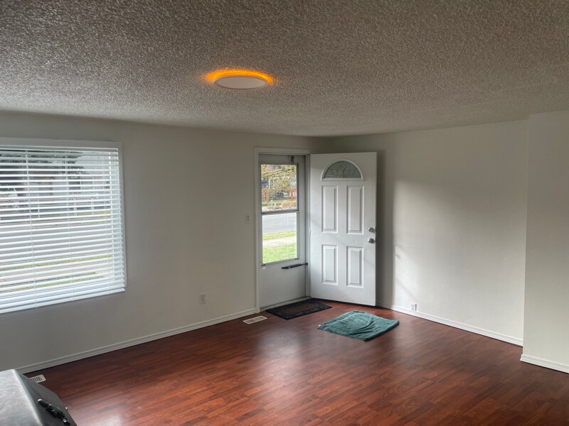 Building Photo - 3508 SE 5th St