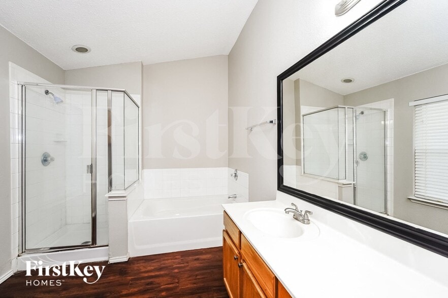 Building Photo - 7401 Snow Ridge Dr