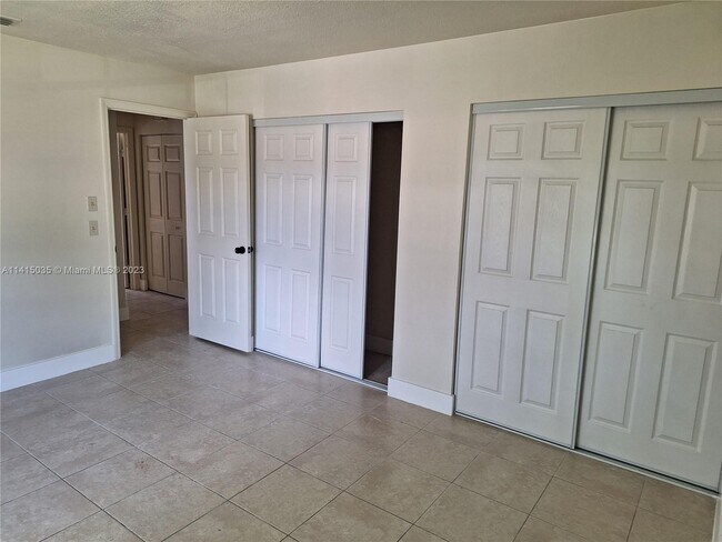 Building Photo - 4322 Woodstock Dr