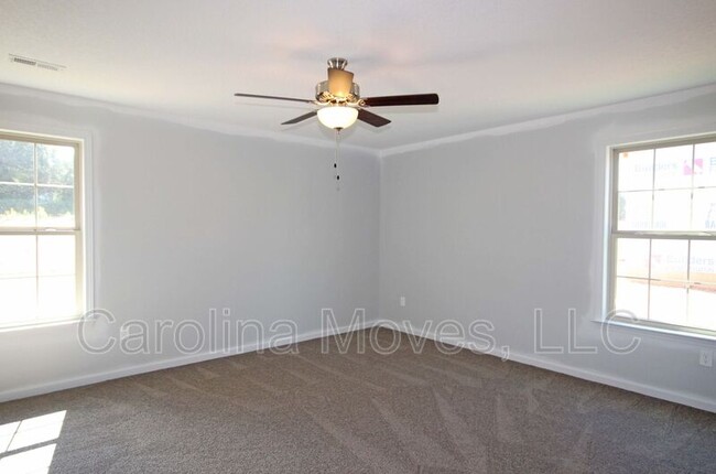 Building Photo - 423 Peaksview Dr