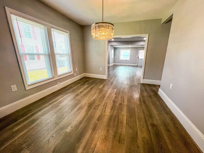 Building Photo - Charming Home in the Heart of Downtown Kis...