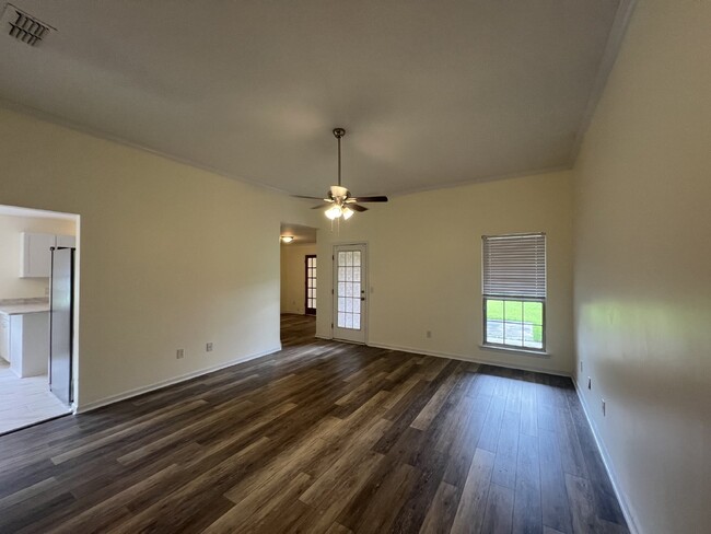 Building Photo - Home For Rent