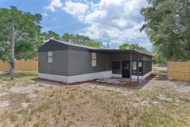 Building Photo - 33514 Luana Ct