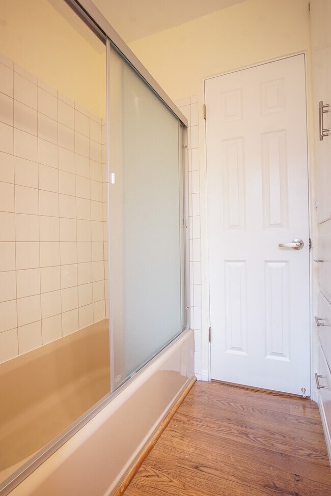 Building Photo - Historic Kensington - Charming 2bd/2ba with Bonus Room & parking - Ground floor Level