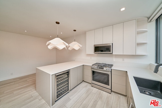 Building Photo - 145 S Maple Dr