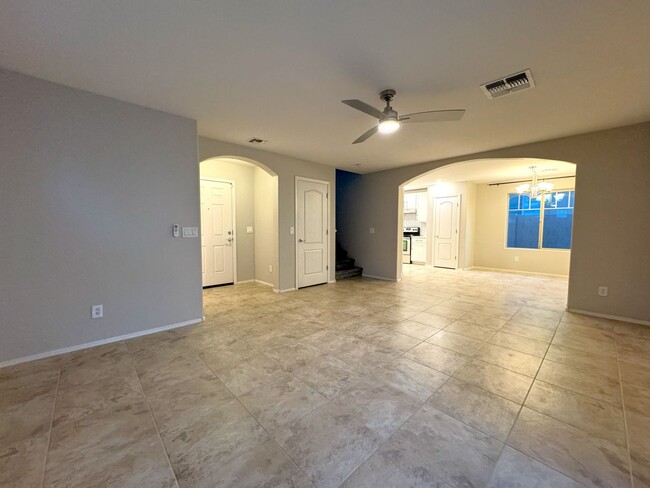 Building Photo - 3 BEDROOM HOME WITH COMMUNITY POOL, ATTACH...