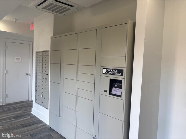 Building Photo - 818 Bladensburg Rd NE