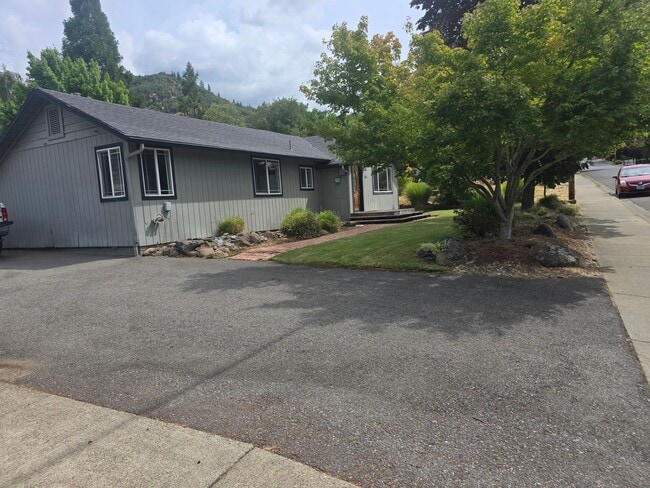 Building Photo - 3 bed 2 bath Family Home for Rent in Grant...