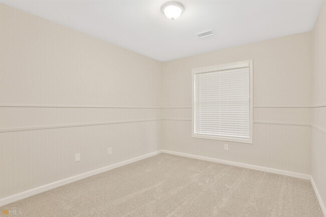Building Photo - 5328 Memorial Ln SW