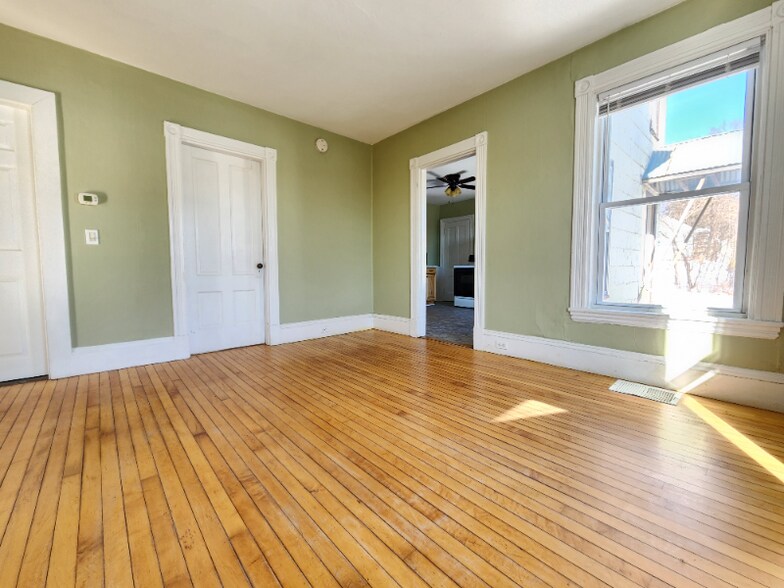 Building Photo - 72 Pier St