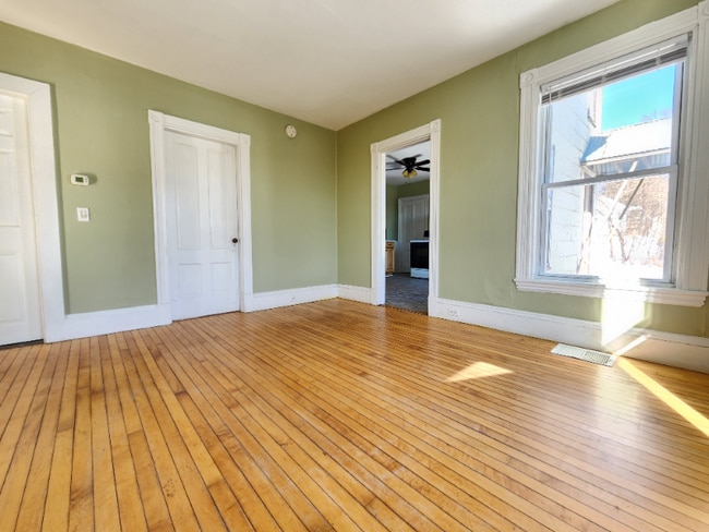 Building Photo - 72 Pier St