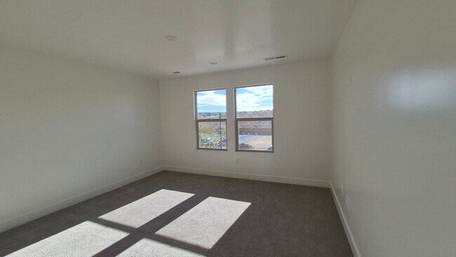 Building Photo - 5673 S Weehawken Ln