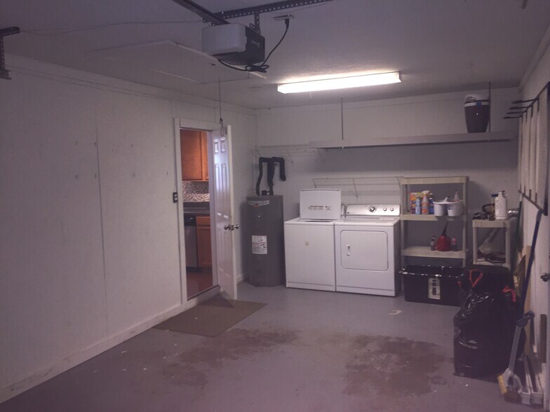 Attached Garage - 1719 Frank Watts Rd