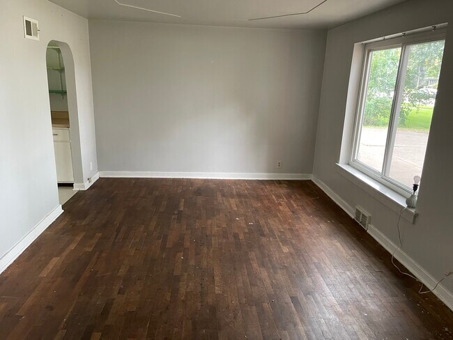 Building Photo - 196 N Hagadorn Rd