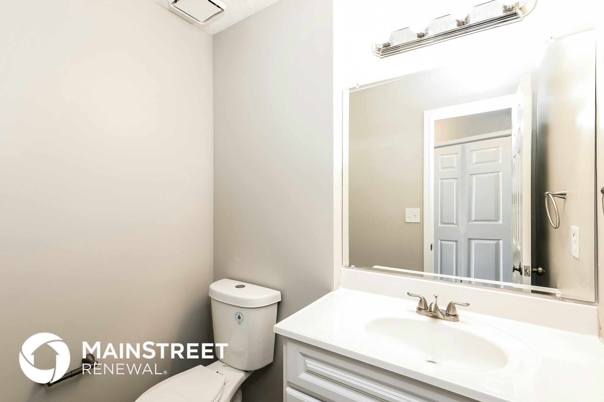 Building Photo - 7925 Woodlake Dr