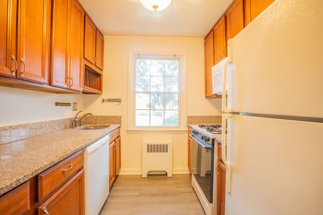 Building Photo - Charming 2 BR/1 BA Apartment in Rockville!