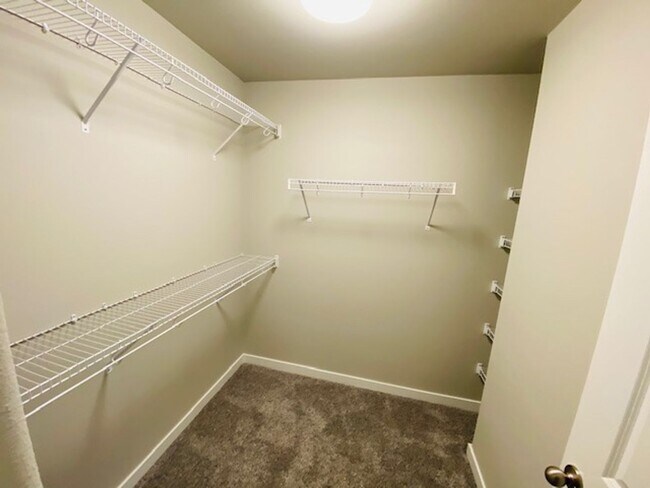 Building Photo - Beautiful Newer Home in Terrific Salmon Creek Location