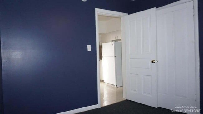 Building Photo - 207 W Henry St