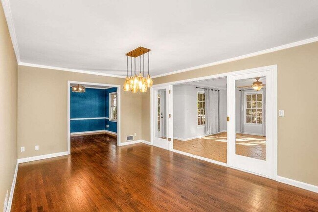 Building Photo - 3911 Ivy Rd NE