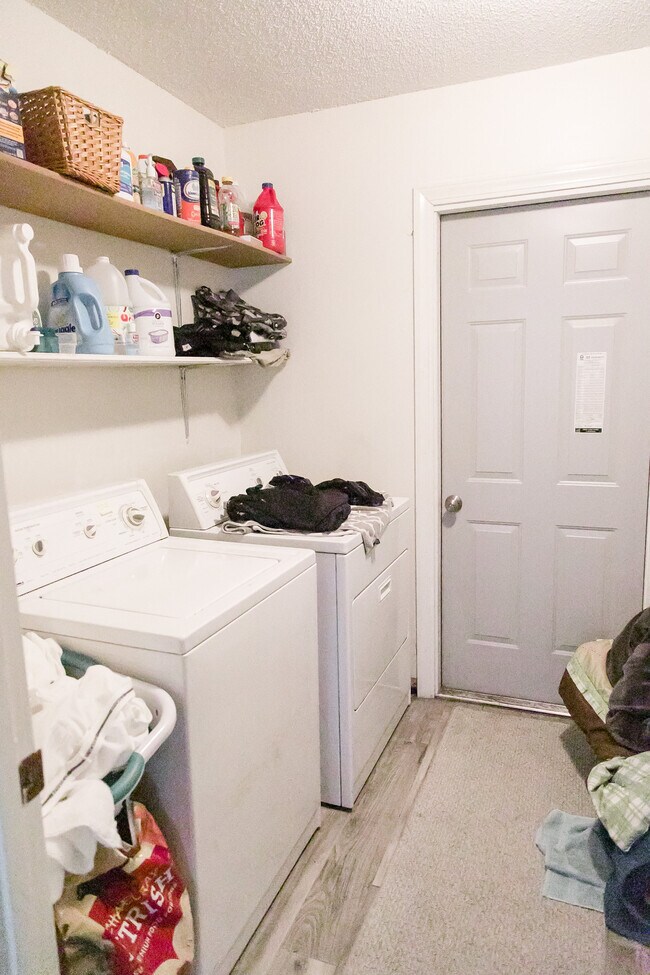 Building Photo - 509 Rivera Dr