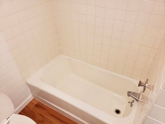 Bathroom - 10 Main St