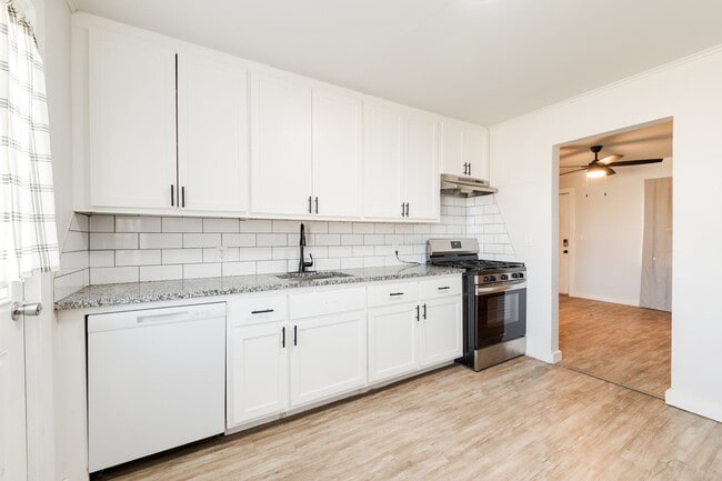 Building Photo - 314 W 36th St