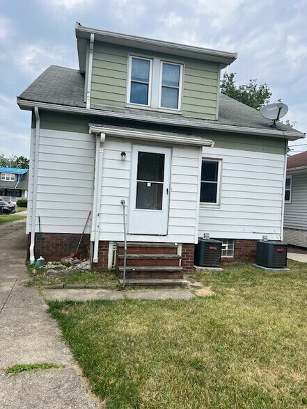 Building Photo - 10012 Robinson Ave