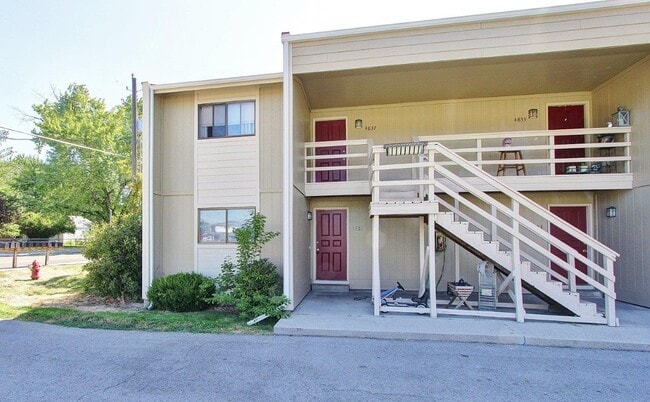Primary Photo - 4831 W Targee St