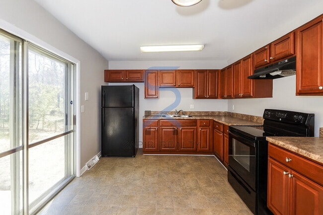 Building Photo - Move in before November 30th and get $100 ...