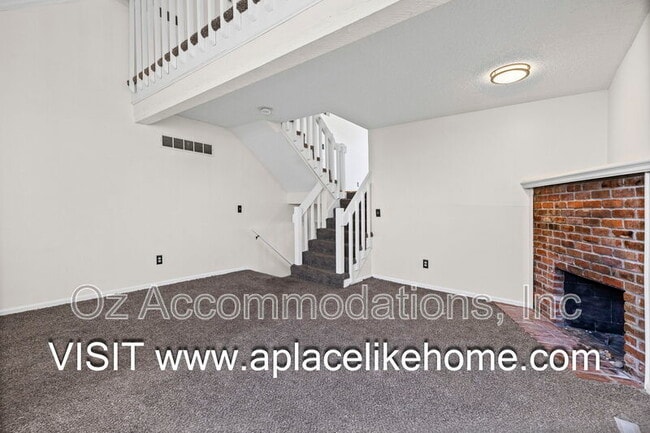 Building Photo - 530 SE Hampton St