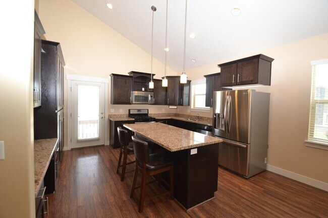 Building Photo - Cozy 2 Bedroom 2 Bath Home in Midvale!!!