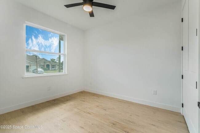Building Photo - 521 Garbelmann St