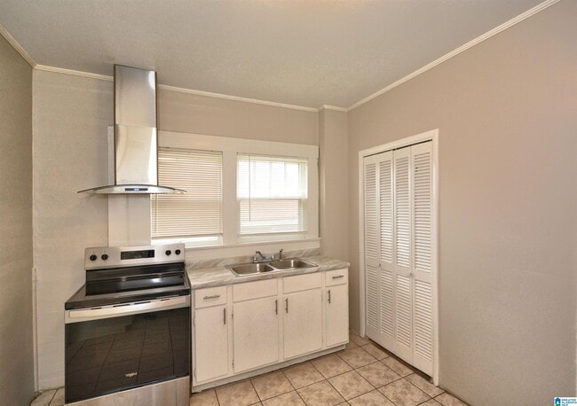 Building Photo - 525 53rd St Ens