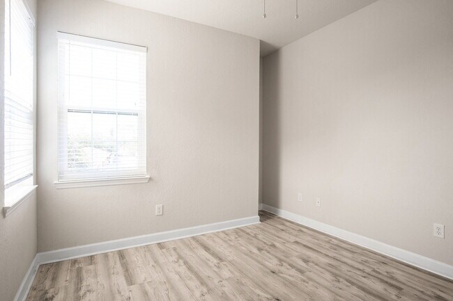 Building Photo - Beautiful Palencia Condo Available for Rent